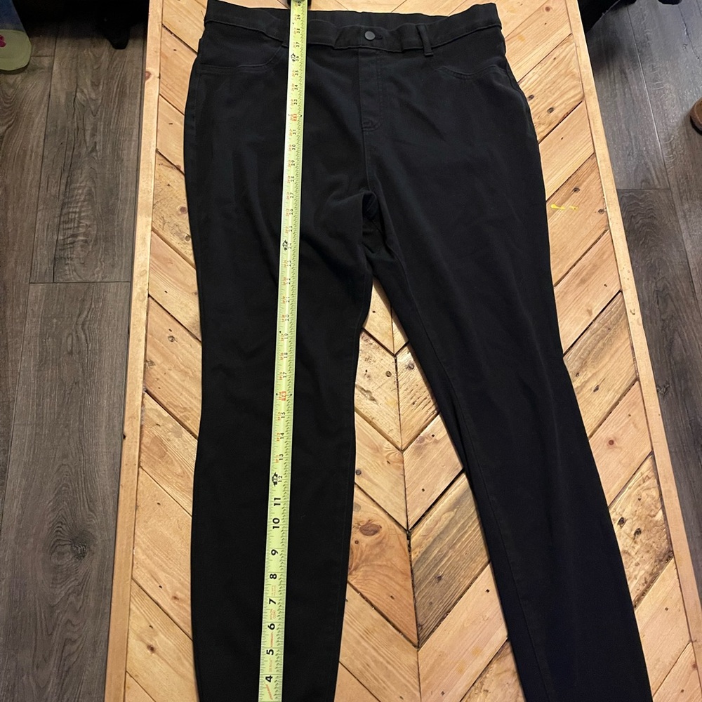 TIME AND TRU BLACK JEGGING STYLE